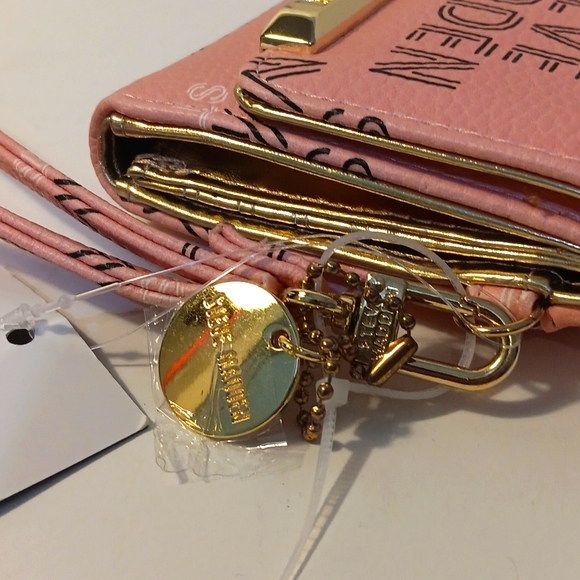 Steve Madden Large Logo Bar Trifold Wallet - Picture 2 of 6